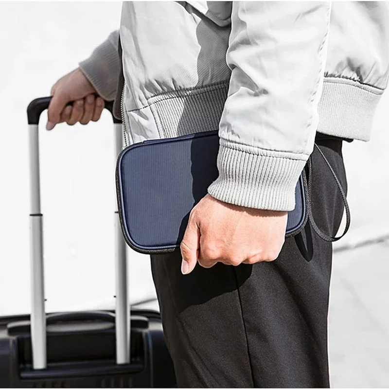 Lekki pokrowiec na paszport po – Men'S Accessories Travel Bag recenzja i cena